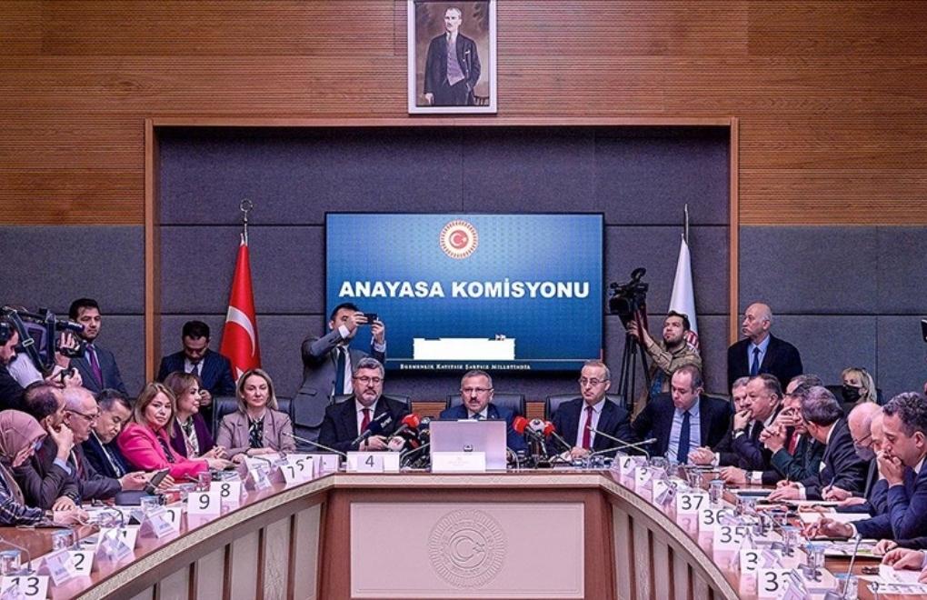 AKP’li Özlem Zengin: Fiilen başörtüsü yasağı yok, ama…