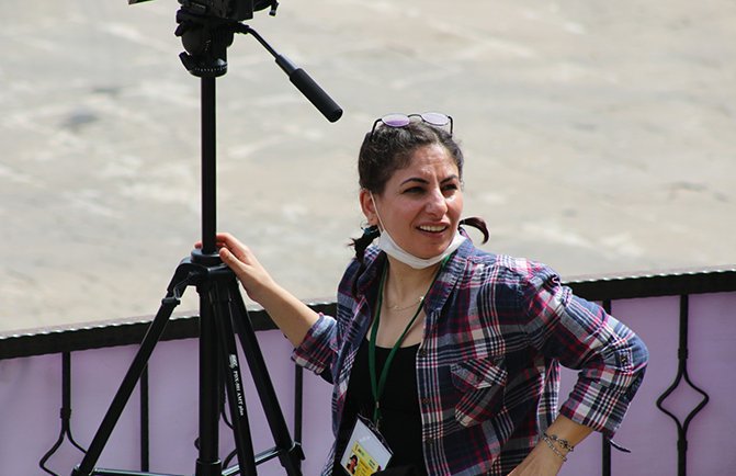 Freedom House-ê di kampanyaya xwe de cih daye rojnameger Safiye Alagaşê 