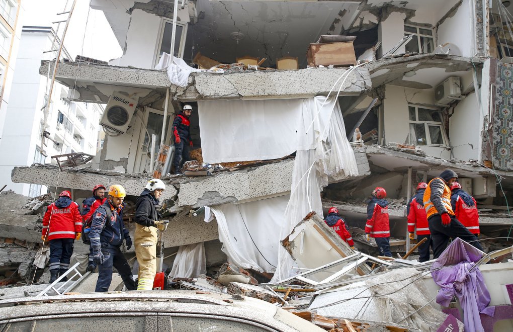Depremde hayat kurtaran davranışlar: Haberleşmek için SMS veya internet kullanın