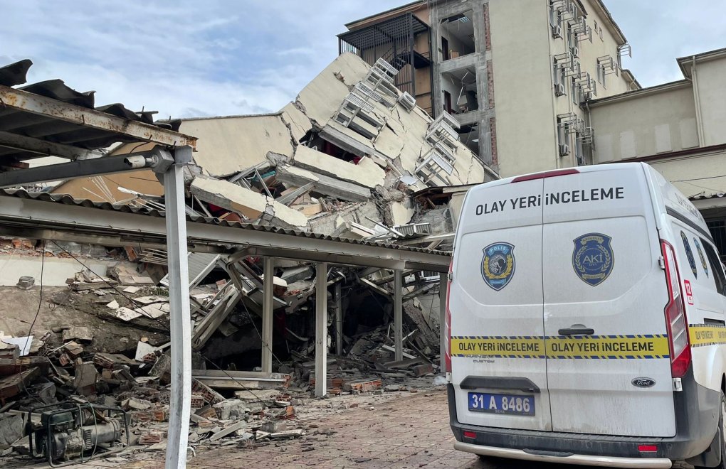Hastaneler dahil depremde kamu binaları da hasar gördü