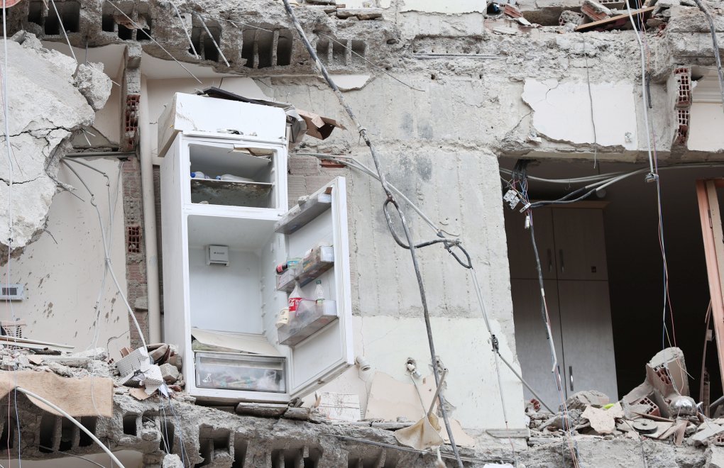 "Adana'da yıkılan binaların zemin etüdü yapılmış, ruhsatlandırılmış"