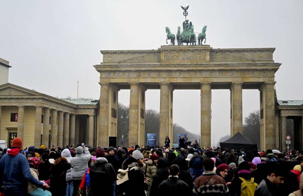Almanya, ülkede yakını olan depremzedelere vize kolaylığı hazırlığında