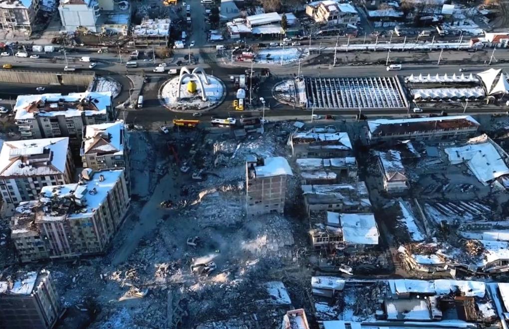 Malatya'da binaların yıkılma anı havadan görüntülendi