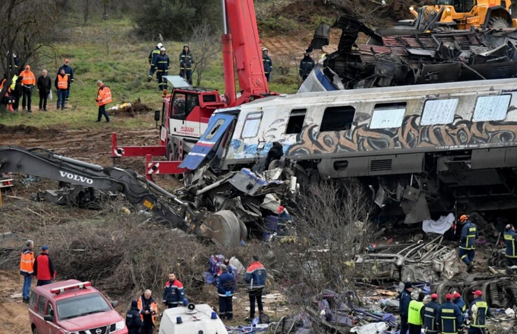 Yunanistan’daki tren kazasından sonra Ulaştırma Bakanı istifa etti