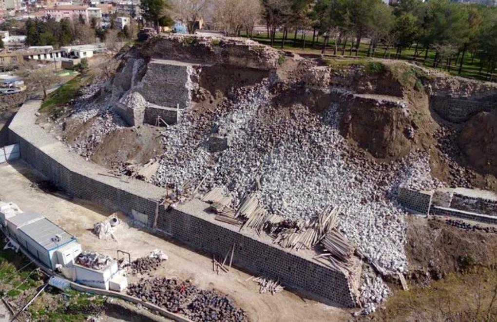 Depremlerde tarihi Siverek Kalesi de hasar gördü