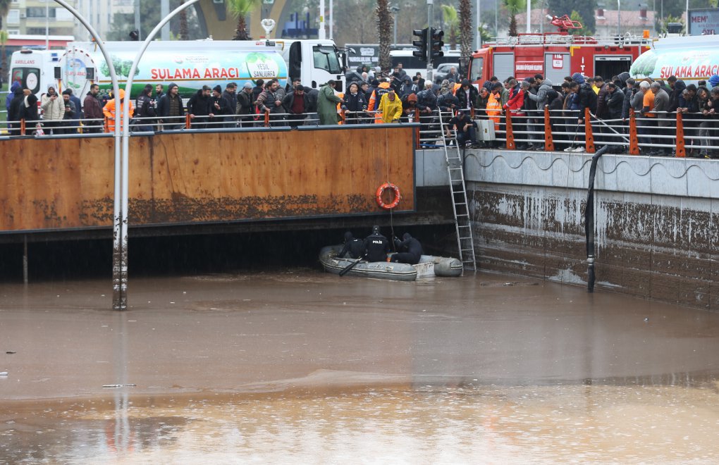 Two die in flood in newly built bridge crossing opened by Erdoğan three months ago
