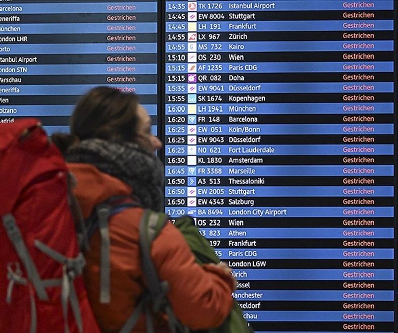 Almanya'da havalimanlarında grev: Yüzlerce uçuş iptal edildi