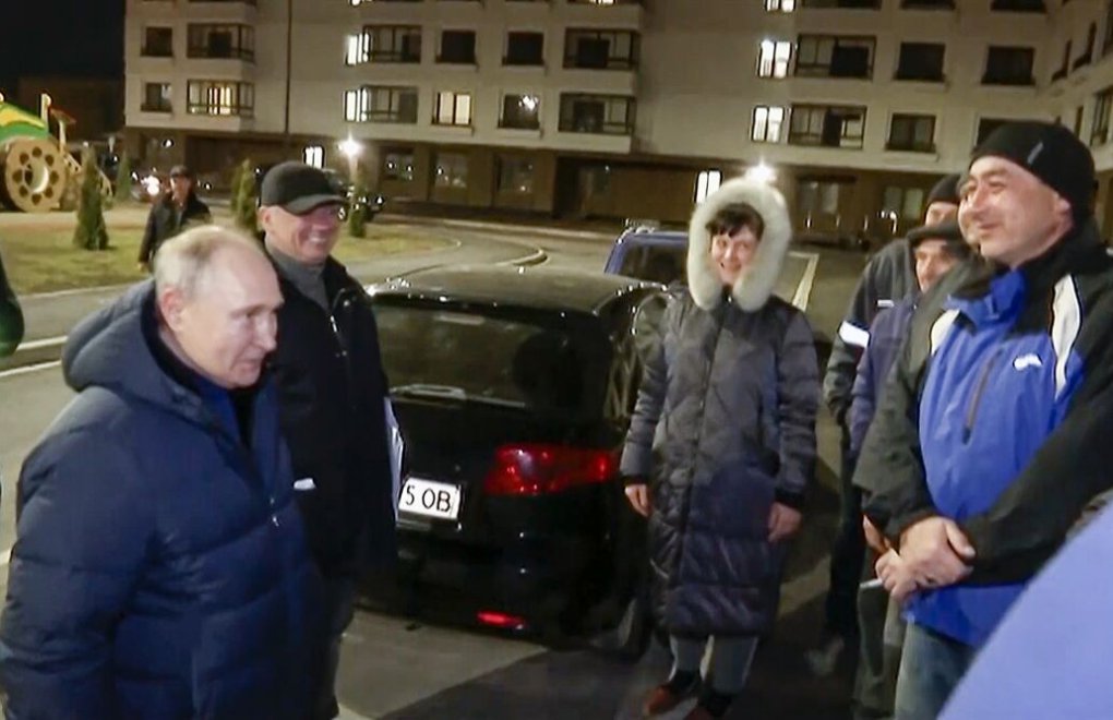 Putin ilk kez Ukrayna topraklarında: İlhak ettiği Mariupol'u ziyaret etti