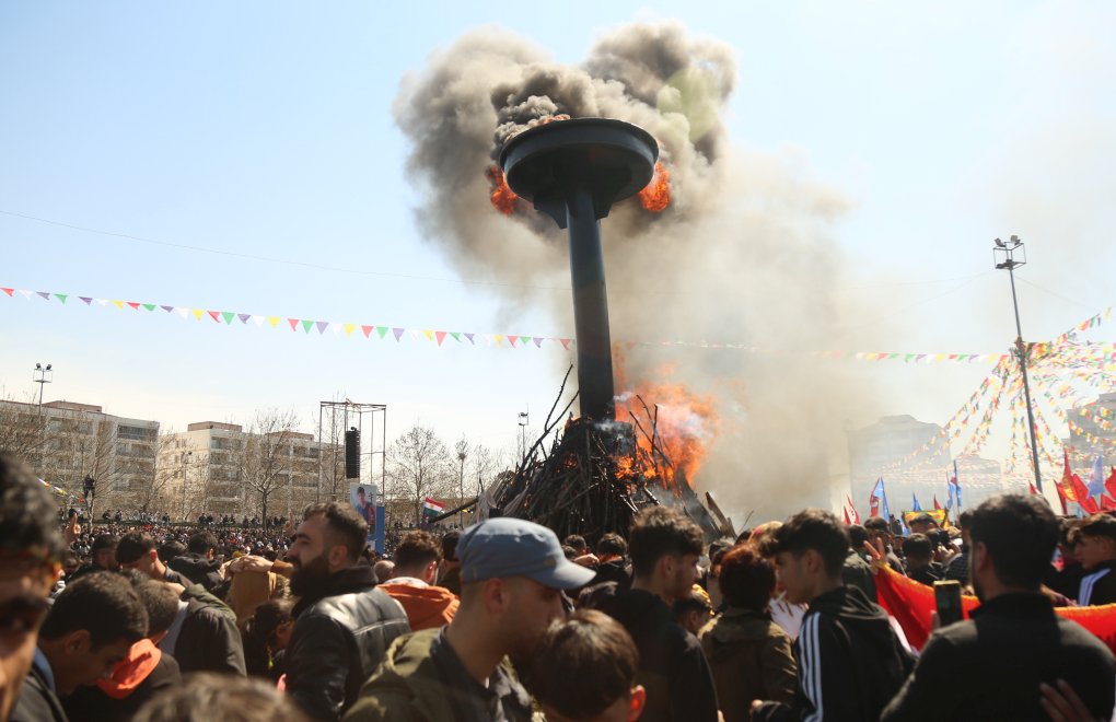 Newroz ateşi yakıldı
