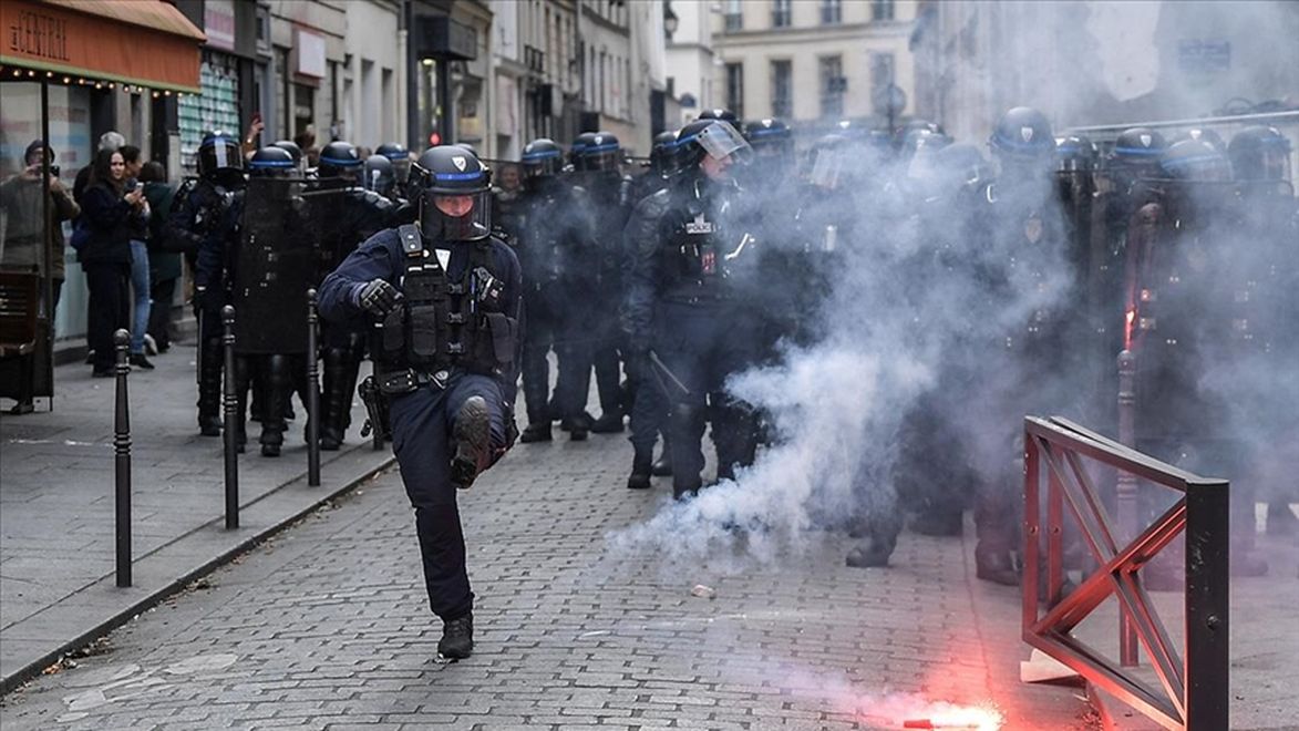 Fransa'daki protestolarda gözaltı sayısı 450'yi aştı