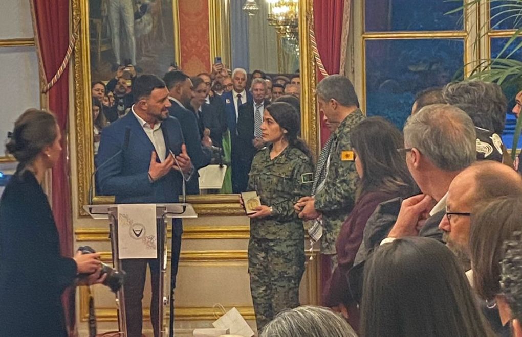 Fransa Senatosu'ndan YPJ ve YPG komutanlarına onur madalyası