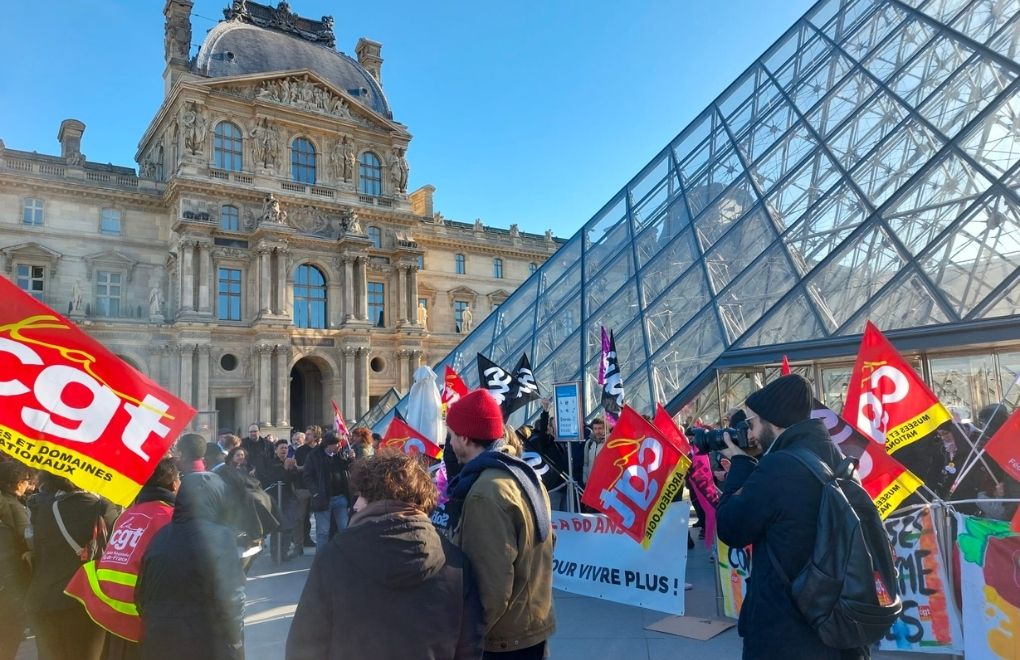Fransa’da protestolar sürüyor: Louvre Müzesi kapatıldı