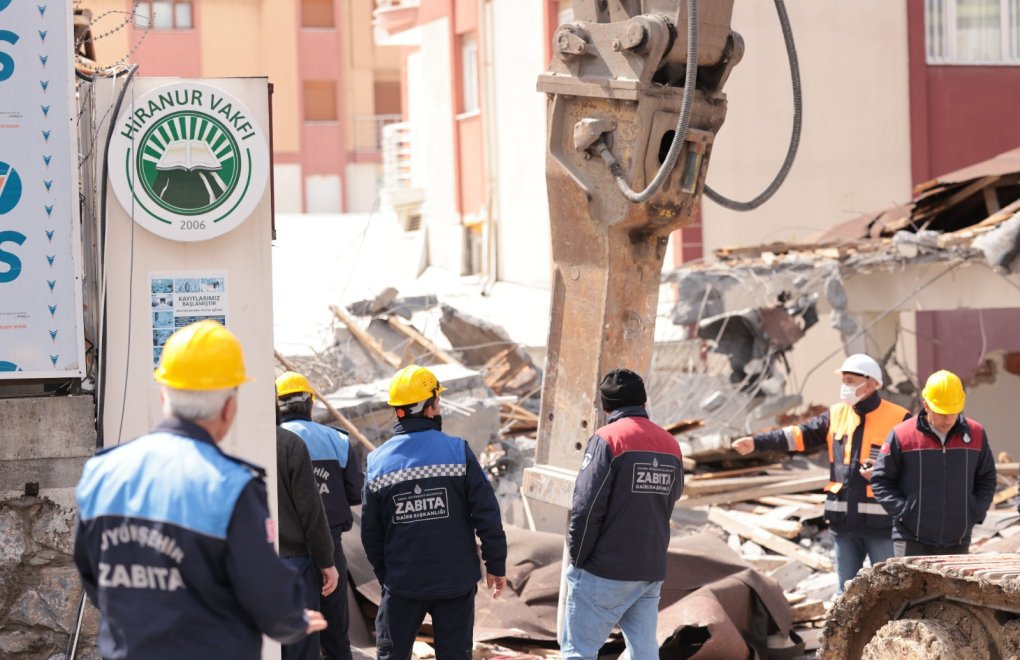 İBB Hiranur Vakfı'na ait kaçak yapıları yıktı