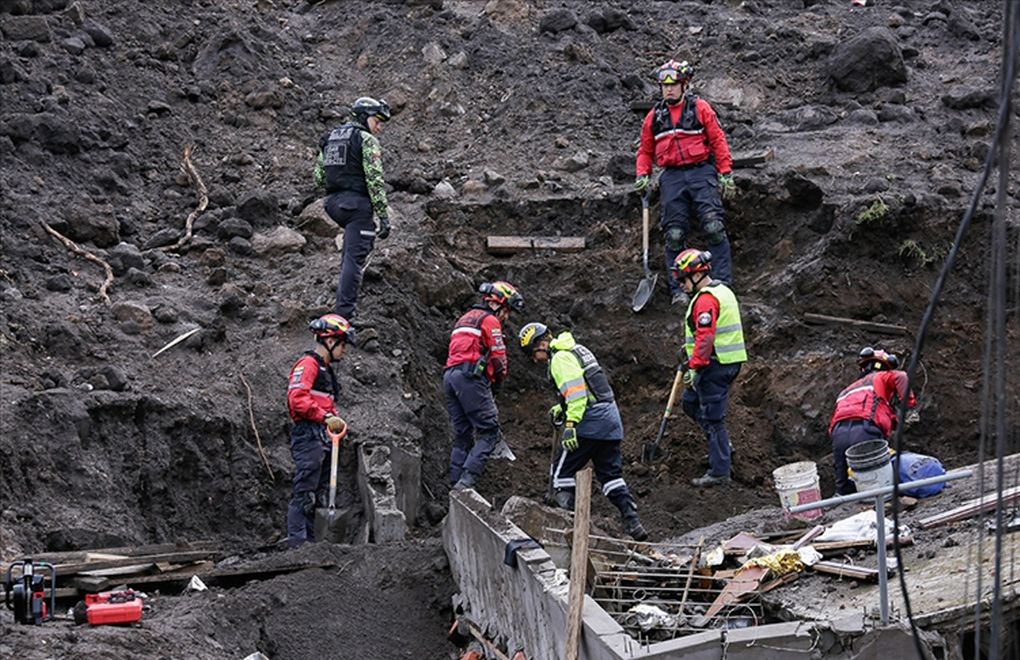 Ekvador'daki toprak kaymasında ölü sayısı 21'i aştı