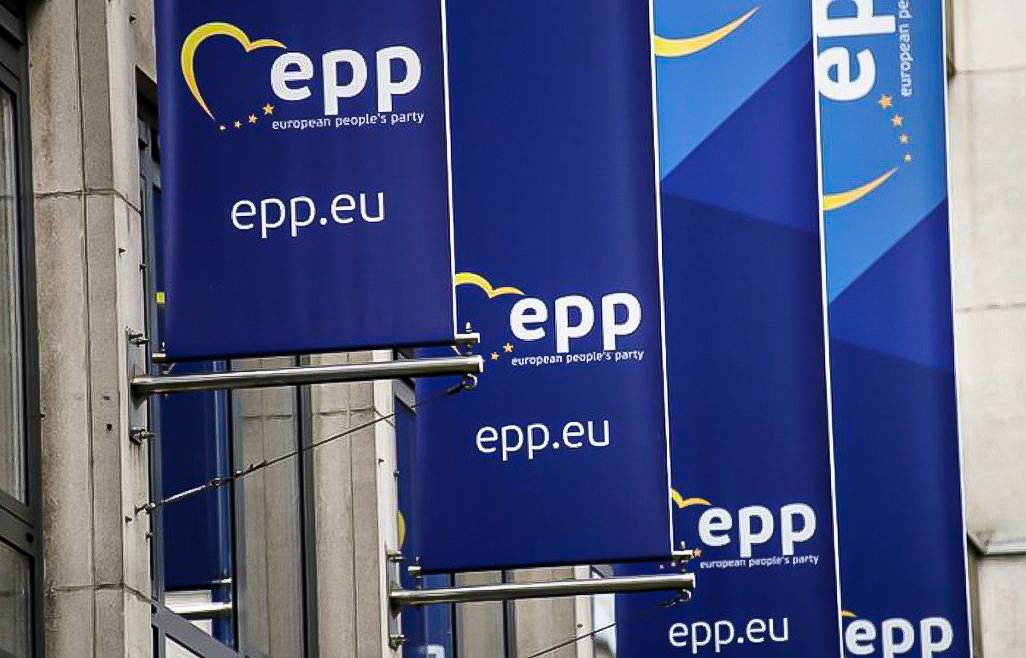 Almanya ve Belçika polisi Avrupa'nın en büyük politik partisi EPP bürolarını bastı