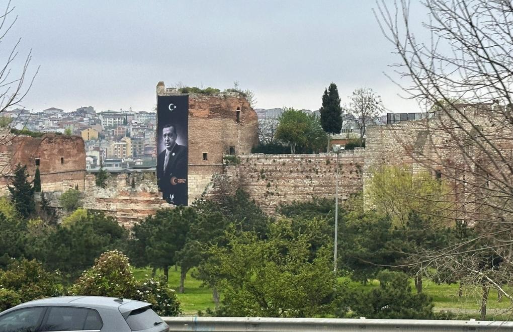 Surlar'a asılan Erdoğan posterinin gerçek olduğu teyitlendi