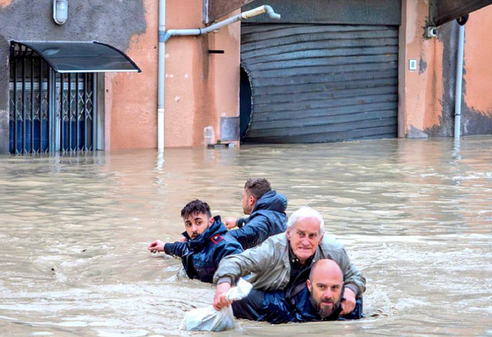 İtalya'da sel: 8 kişi hayatını kaybetti