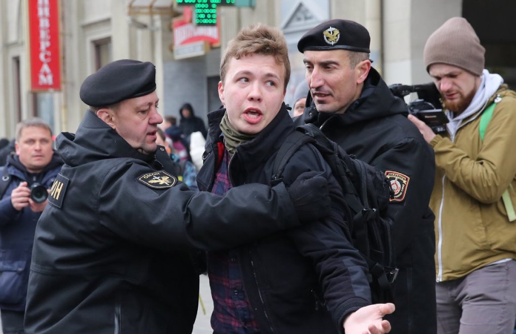 Belarus, uçak kaçırarak tutukladığı gazeteciyi serbest bıraktı