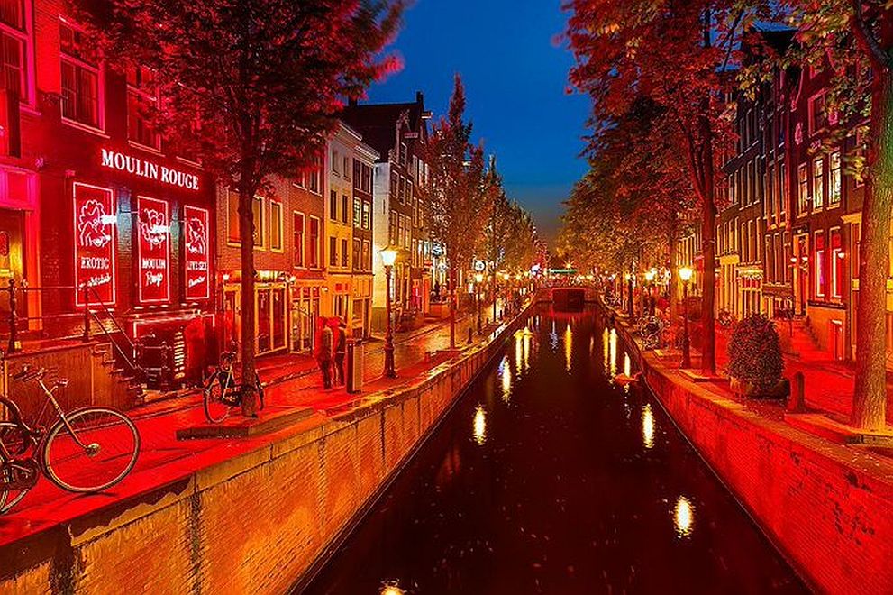 Amsterdam’ın merkezinde esrar içmek yasaklandı