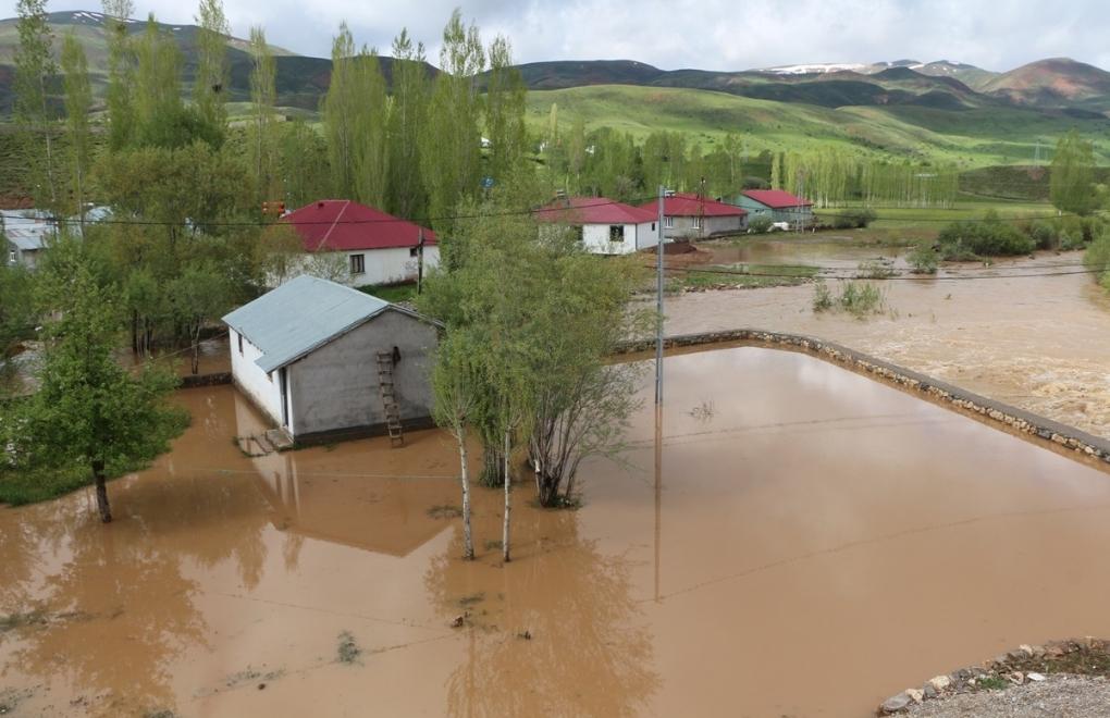 Torrential rainfall causes flooding, disruption in eastern Turkey