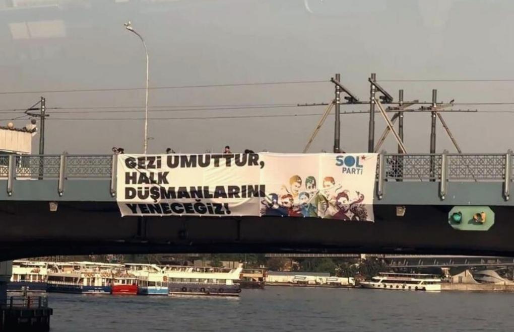 SOL Parti, Gezi'nin 10. yılında Galata Köprüsü'ne pankart astı