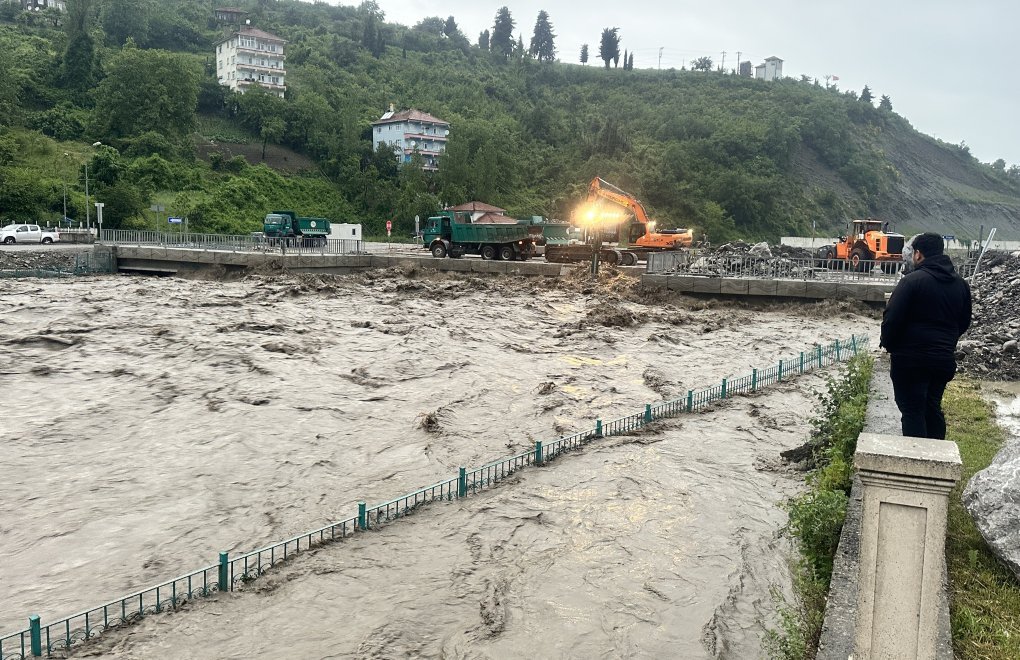 Batı ve Orta Karadeniz'de şiddetli yağış: 1 kişi öldü