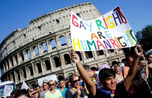 İtalya’da Lazio bölgesinin sağcı yönetimi LGBTİ+ Onur Yürüyüşü’ne desteğini çekti