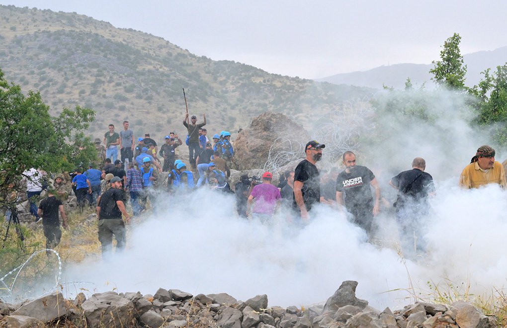 İsrail askerlerinden Lübnan sınırındaki eylemcilere gaz bombalı saldırı