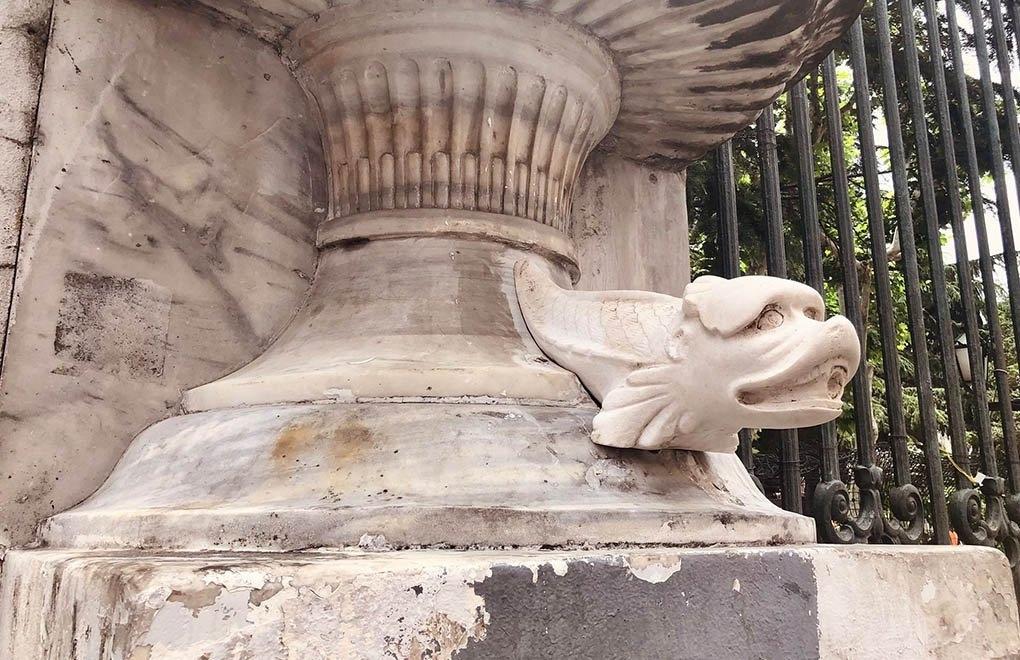 Vanished 150-year-old snake sculpture in İstanbul's center replaced by replica