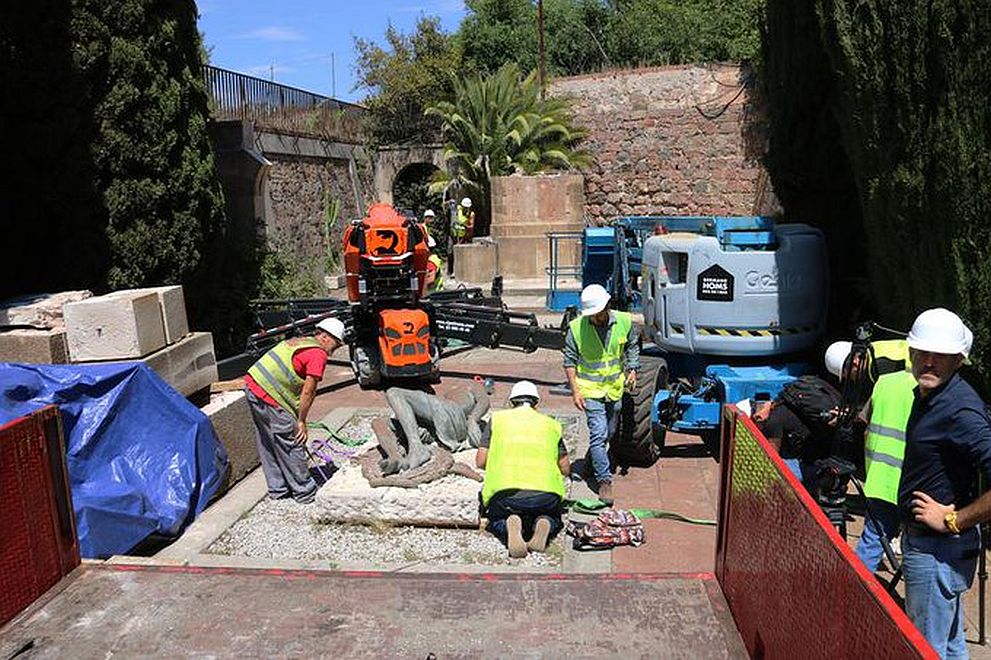 Barcelona'da Franco döneminin son heykeli de yıkıldı