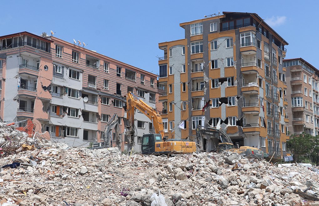 CHP'li Güzelmansur: Yıkım firmaları depremzedelerin eşyalarına el koyuyor