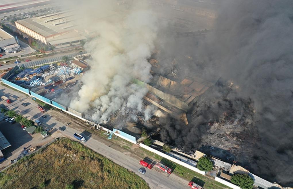 Manisa’da fabrikada çıkan yangın 19. saatte kontrol altına alındı