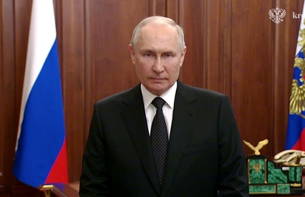 Putin, sıkıyönetim ilan etti