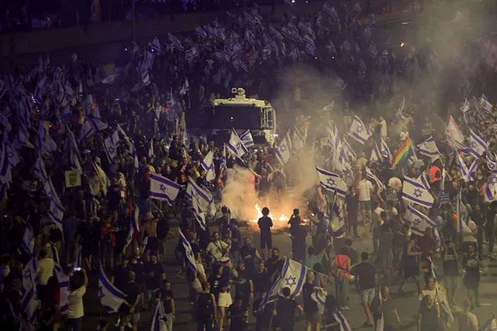 Tel Aviv emniyet müdürünün istifası sonrası 30 merkezde protesto