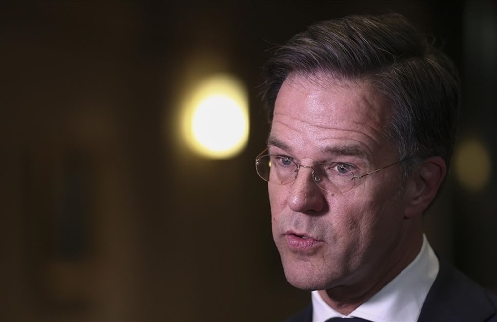 Hollanda'da hükümet dağıldı, Başbakan Rutte istifa etti
