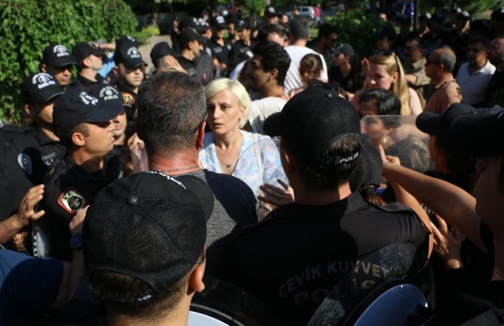 Yeşil Sol Parti Mersin Milletvekili Perihan Koca’ya polis şiddeti