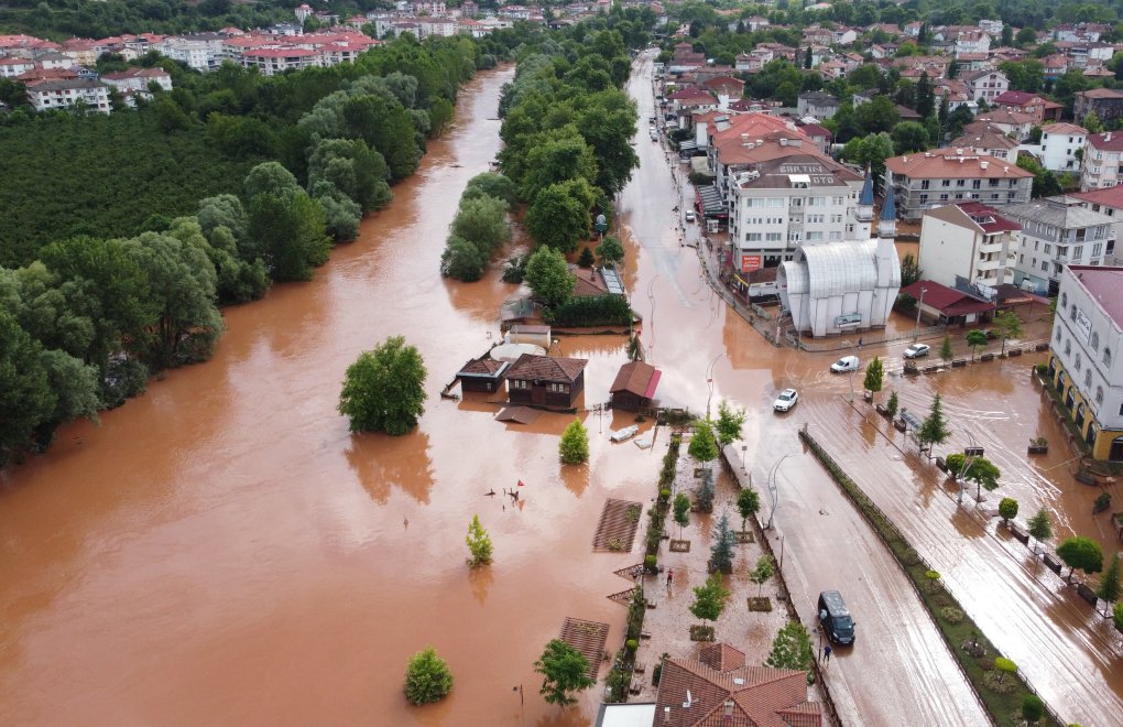 Batı Karadeniz'de aşırı yağış: Devlet hastanelerinde su baskını