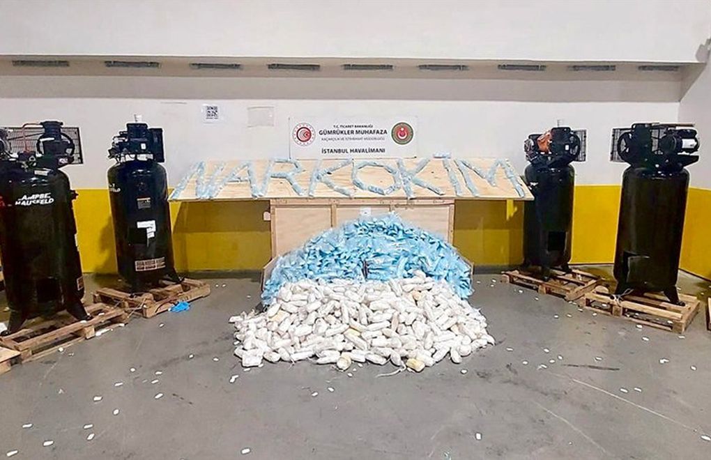 İstanbul Havalimanı'nda 427 kilogram uyuşturucu yakalandı 