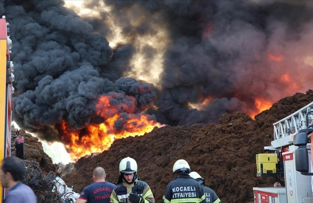 Kocaeli’de geri dönüşüm fabrikasındaki yangın söndürüldü 