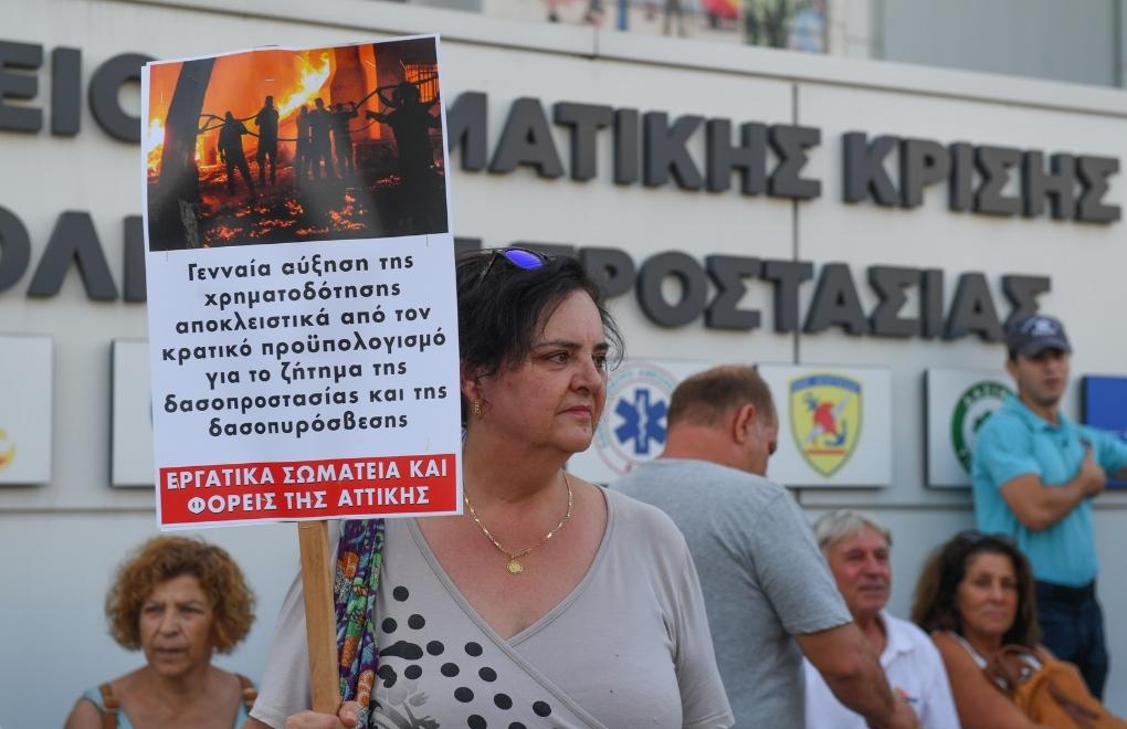 Atina’da hükümeti eleştiren orman yangınları eylemleri