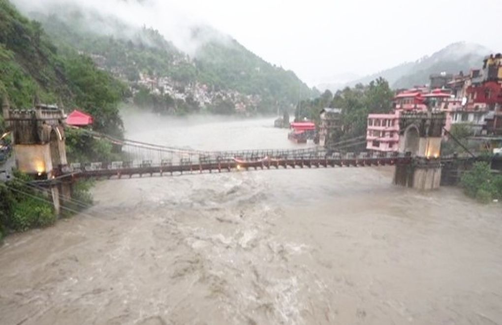 Muson yağmurlarında 199 kişi hayatını kaybetti