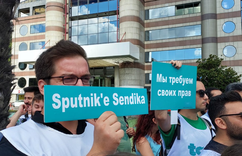 Journalists' Union demonstrates in front of Sputnik Turkey