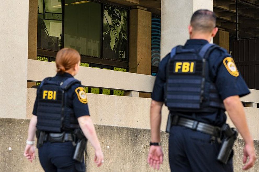 FBI, Biden'ı tehdit ettiği iddia edilen kişiyi ev baskınında öldürdü