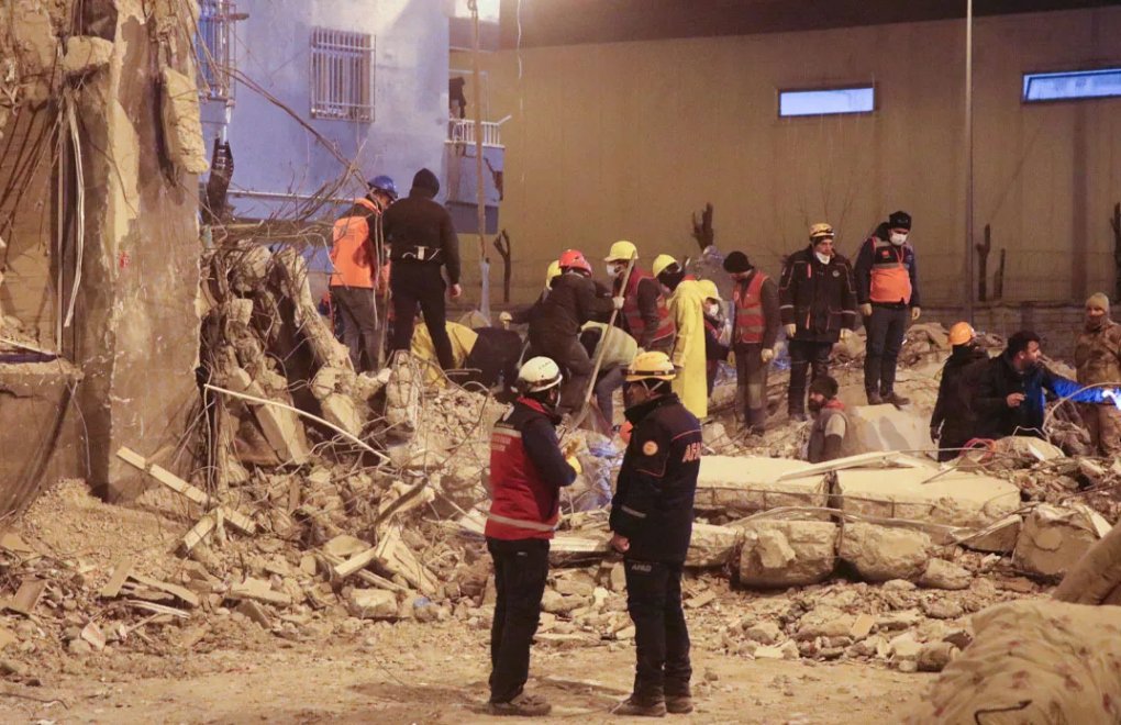 Diyarbakır’da yıkılan iki bina ruhsatsız ve projesiz inşa edilmiş