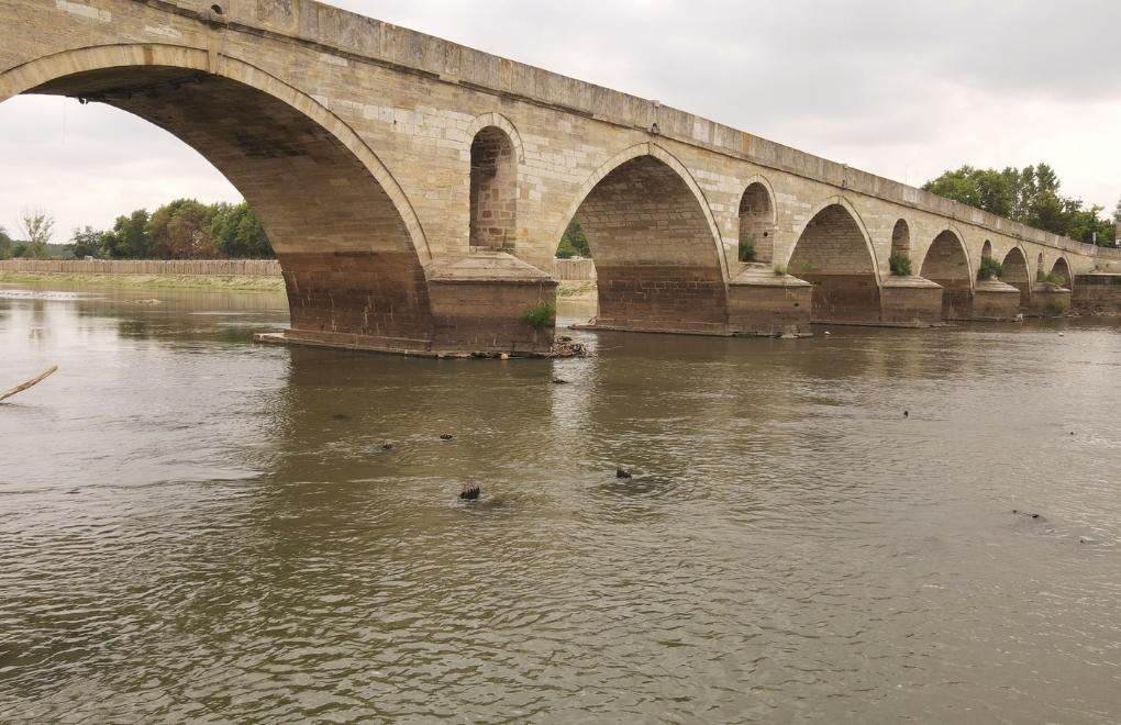Meriç Nehri’nde tarihi köprünün ayakları ortaya çıktı