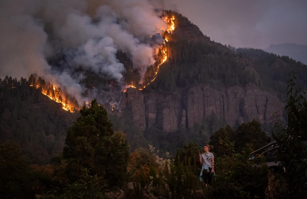 Kanarya Adaları'nda orman yangını nedeniyle köyler tahliye edildi 