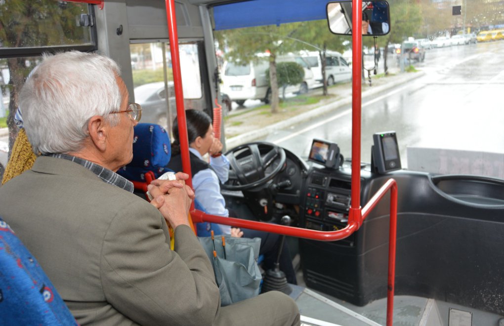 Toplu taşımada 65 yaş kararları: Yeni yasal düzenleme şart