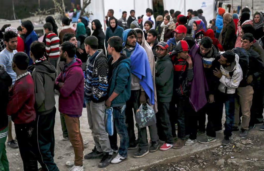 Yunanistan | Yetkililer son üç günde Ege adalarına yüzlerce göçmenin çıktığını bildirdi