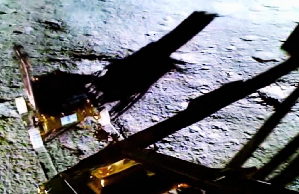 Hindistan'ın uzay keşif aracının Ay'daki ilk görüntüleri 