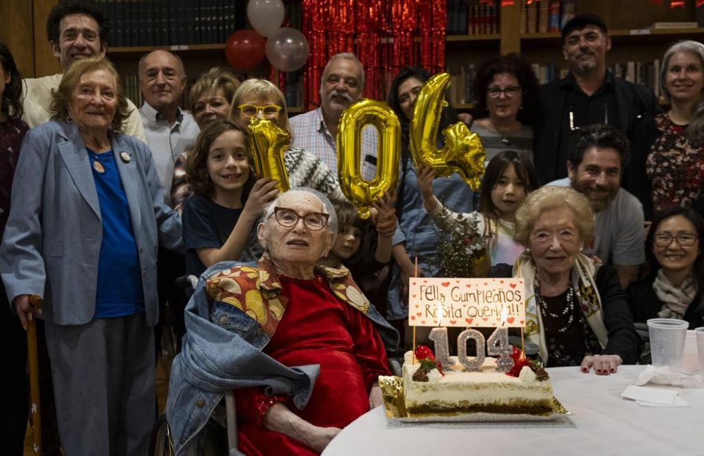 "Pembe Büyükanne" Rosa Roisinblit, 104 yaşında